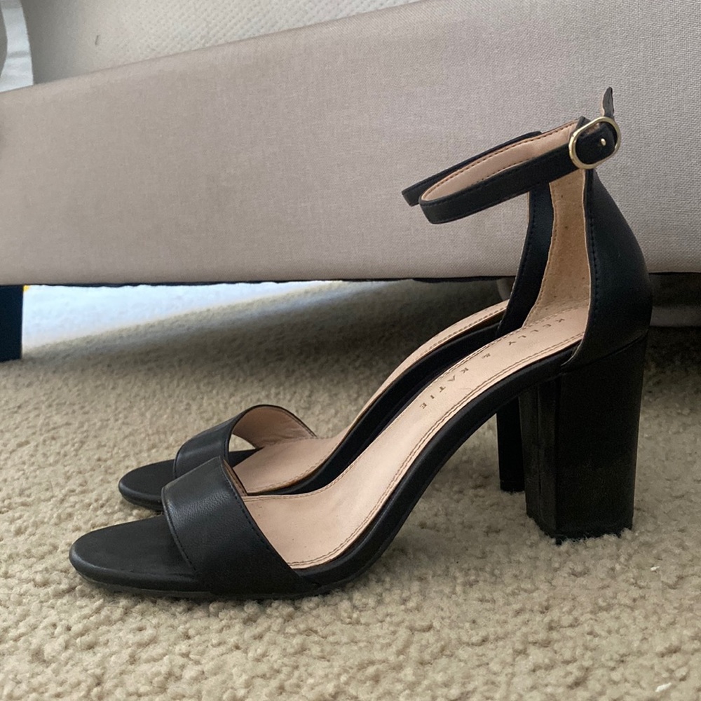 KELLY & KATIE Black High Heels
